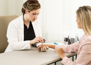 الفحوصات الطبية الدورية الضرورية للمرأة