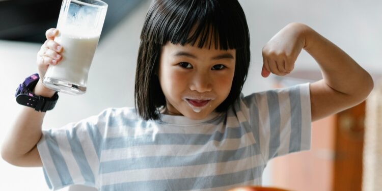 أهم الفيتامينات التي تُعزز مناعة الطفل