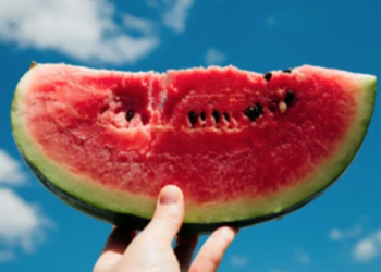 !البطيخ الأحمر: فاكهة غنية بالمذاق والفوائد