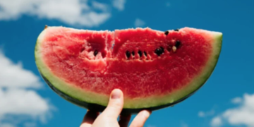 !البطيخ الأحمر: فاكهة غنية بالمذاق والفوائد