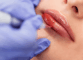 Maquillage permanent : la face cachée d’une tendance en pleine expansion